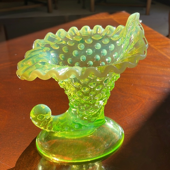 Stunning RARE Fenton Topaz Opalescent Hobnail Cornucopia candlestick. - Picture 7 of 10